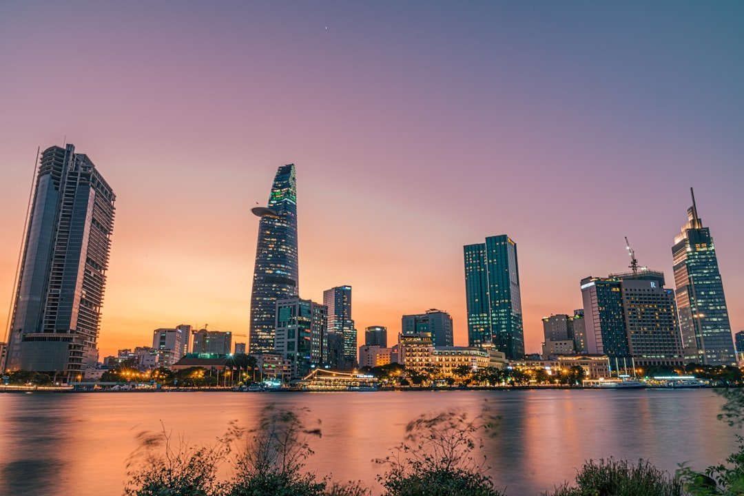 Skyline hiện đại ven sông Sài Gòn khu vực Sun Thủ Thiêm