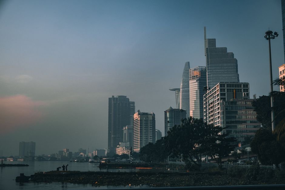 Văn Phòng Hạng A Thủ Thiêm Đón Sóng Tài Chính Quốc Tế 2026 3 Sun Thủ Thiêm — riverside urban skyline high rise towers Vietnam