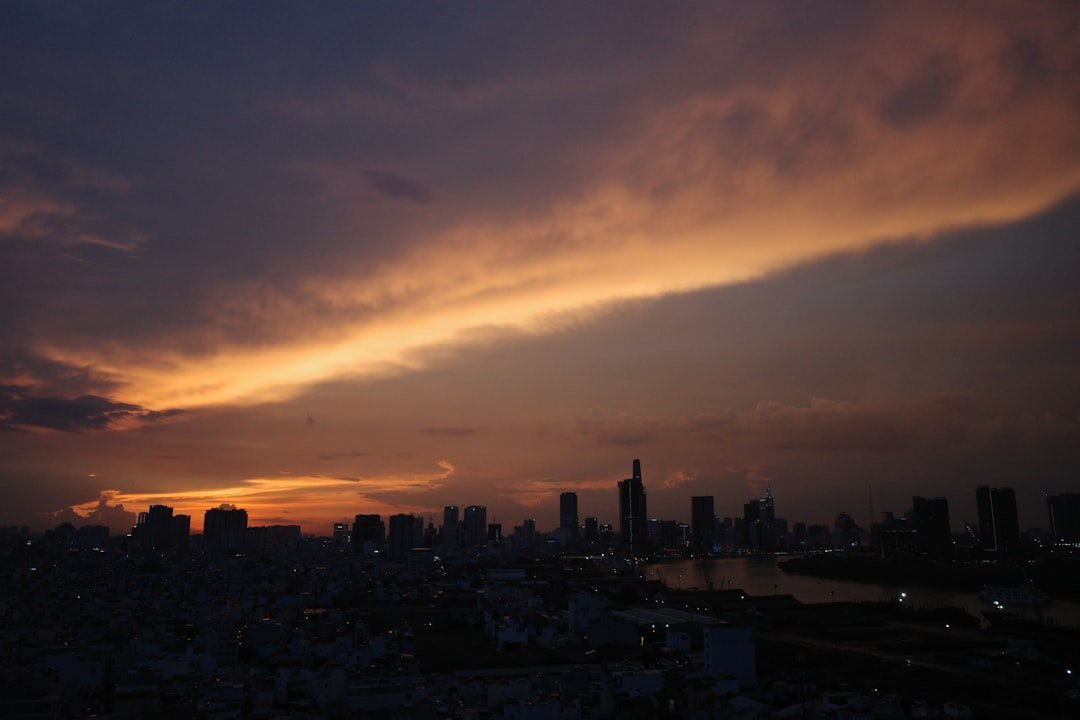 Kinh Nghiệm Chọn Căn Hộ Sun Thủ Thiêm: Hướng, Tầng, Loại 5 Skyline Khu đô thị mới Thủ Thiêm nhìn từ căn hộ Sun Thủ Thiêm