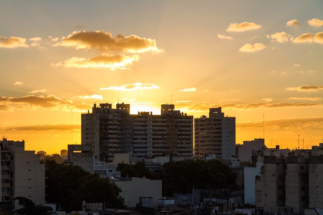 cho thuê căn hộ Sun Thủ Thiêm — high rise residential building facade sunset