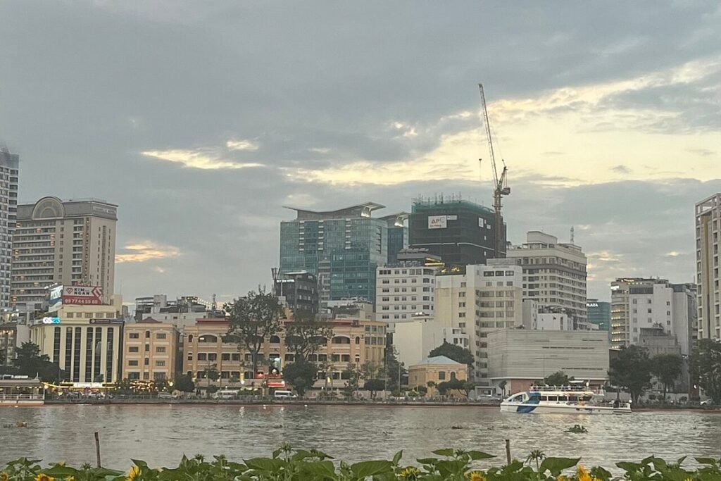 Nhà Hàng View Sông Thủ Thiêm, Cafe Sang Và Điểm Ngắm Sunset 1 Điểm ngắm hoàng hôn tại Công viên bờ sông Sài Gòn, Khu đô thị mới Thủ Thiêm