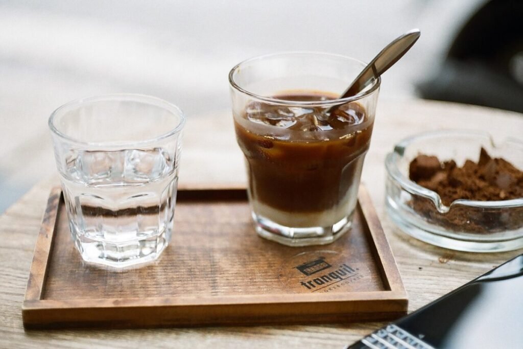 Nhà Hàng View Sông Thủ Thiêm, Cafe Sang Và Điểm Ngắm Sunset 3 Ly cà phê sữa đá – thức uống quen thuộc tại các quán cafe khu Thủ Thiêm