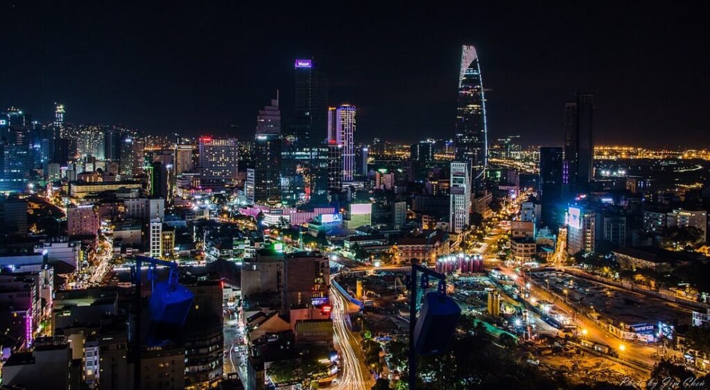 Sun Group Hợp Tác Quốc Tế: Marriott, Visa, Boeing Và WTA 1 Sun Group hợp tác quốc tế – khu trung tâm TP.HCM về đêm nhìn từ trên cao